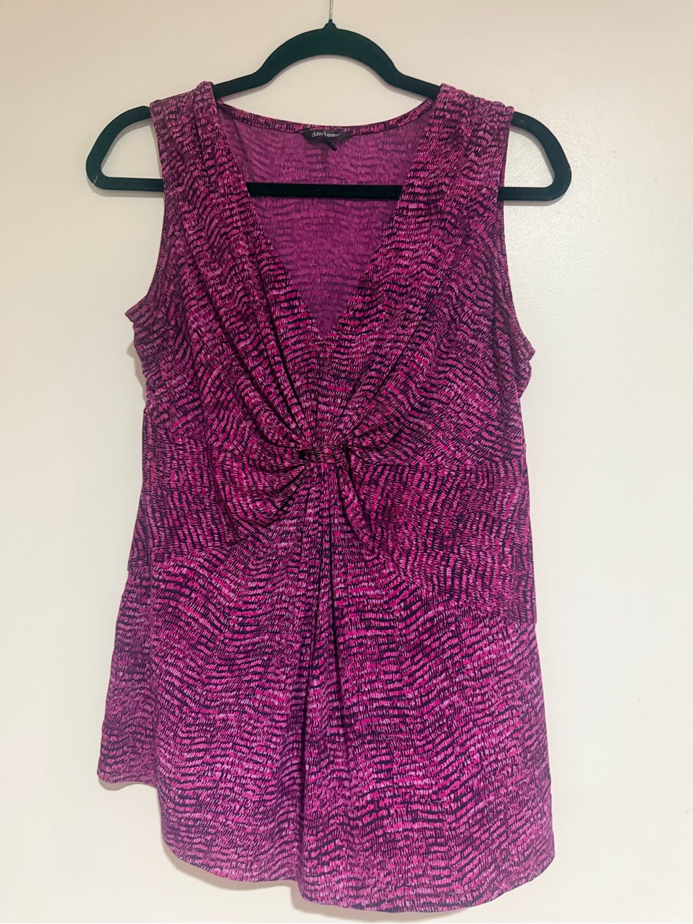 Daisy Fuentes Fuchsia and Black Twist-Front Tank Top